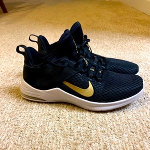 Nike Women’s Air Max Bella TR 2 size 10.5